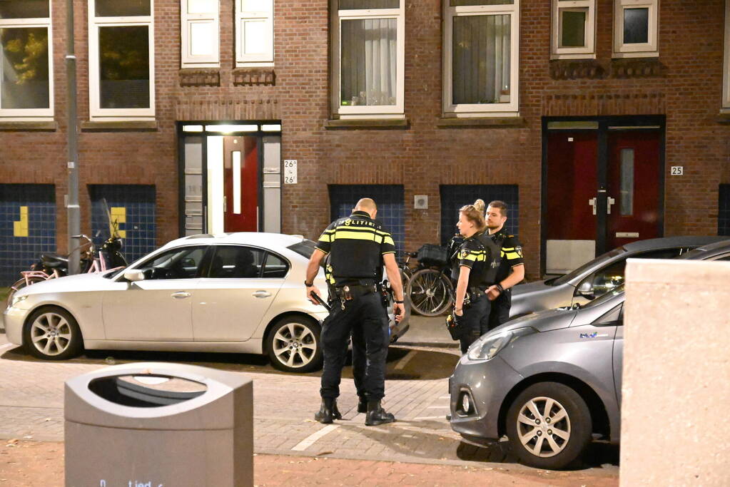 Politie onderzoekt beschoten woning