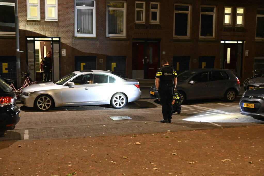 Politie onderzoekt beschoten woning