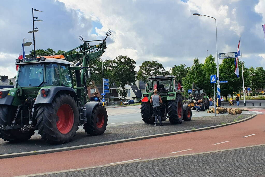 Mediapark geblokkeerd door boeren