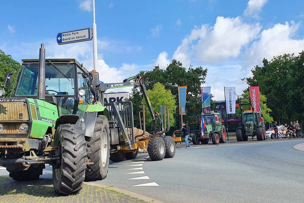 Mediapark geblokkeerd door boeren