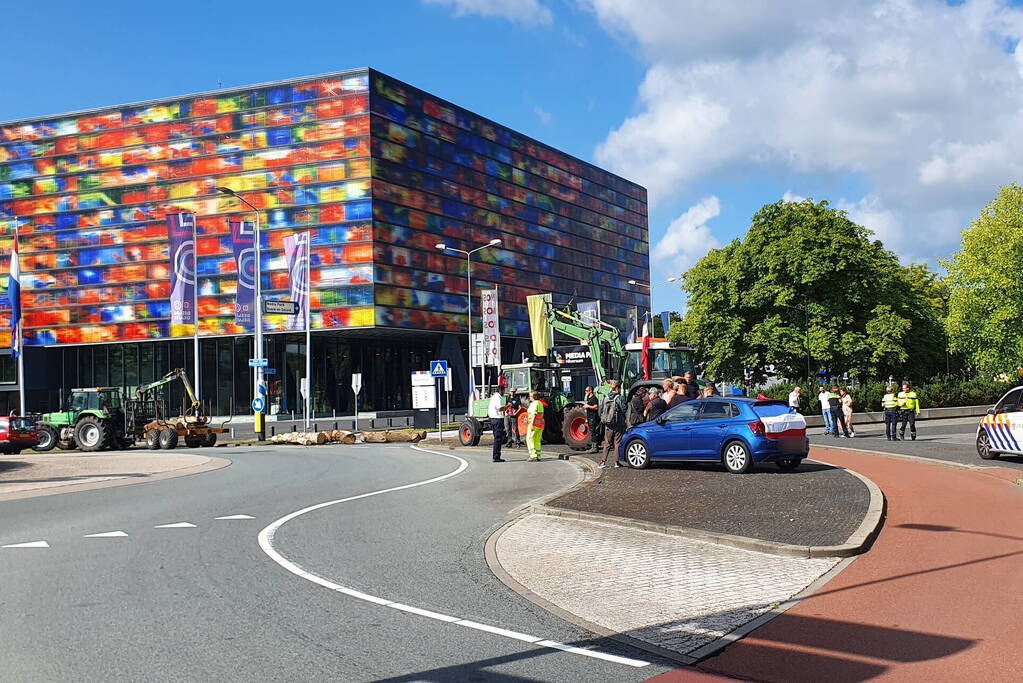 Mediapark geblokkeerd door boeren