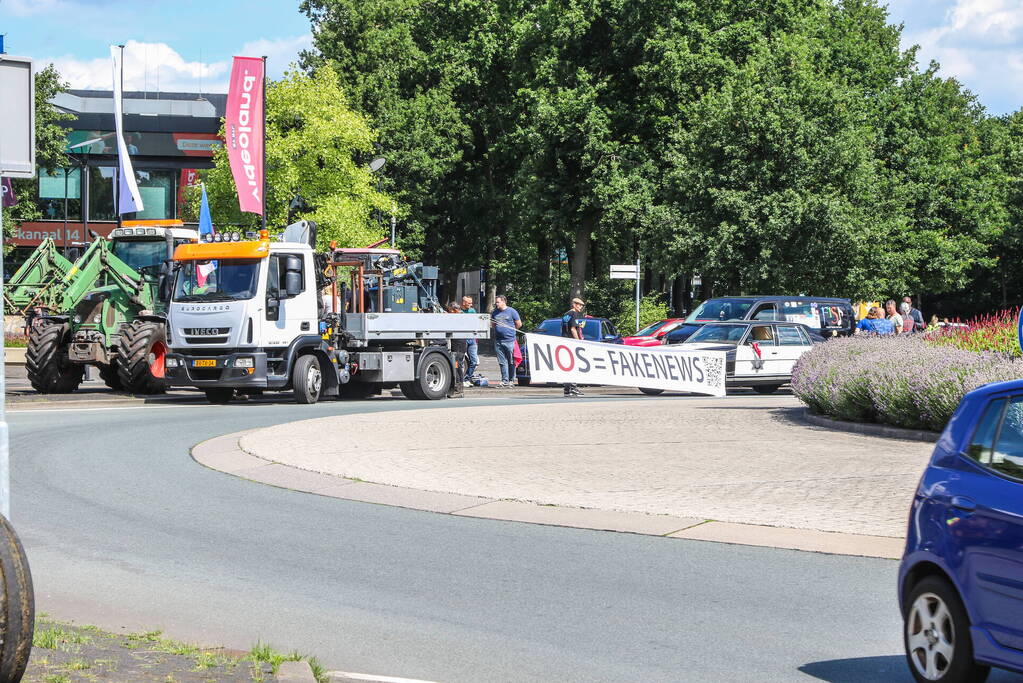 Mediapark geblokkeerd door boeren
