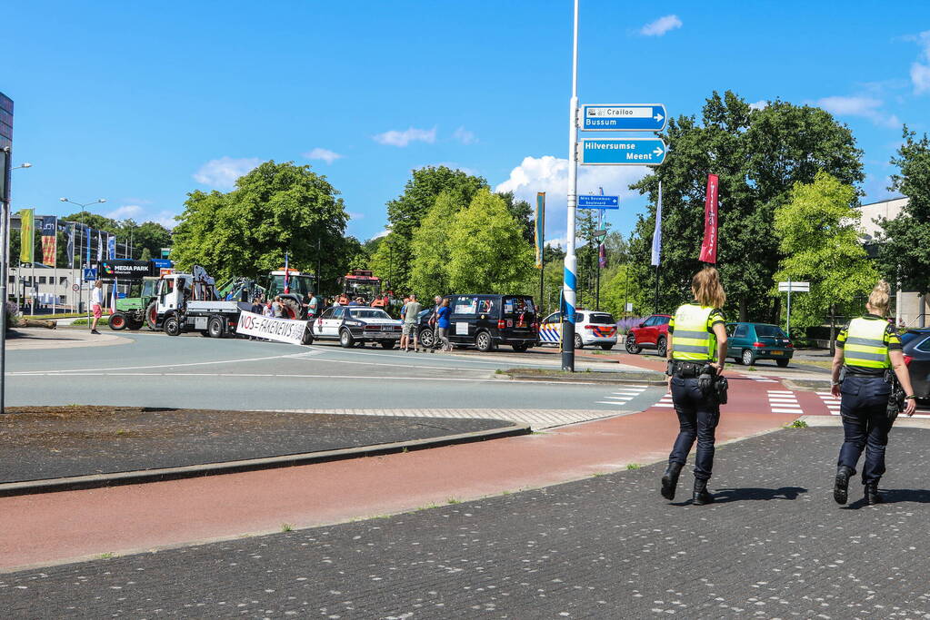 Mediapark geblokkeerd door boeren