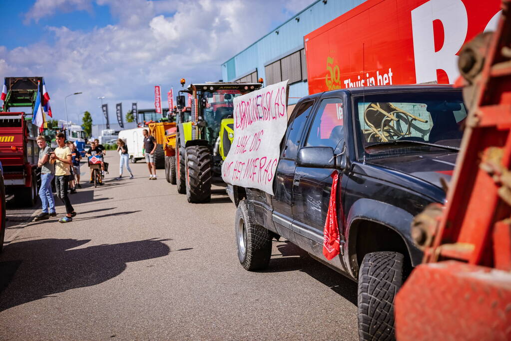Boeren blokkeren distributiecentrum Boni
