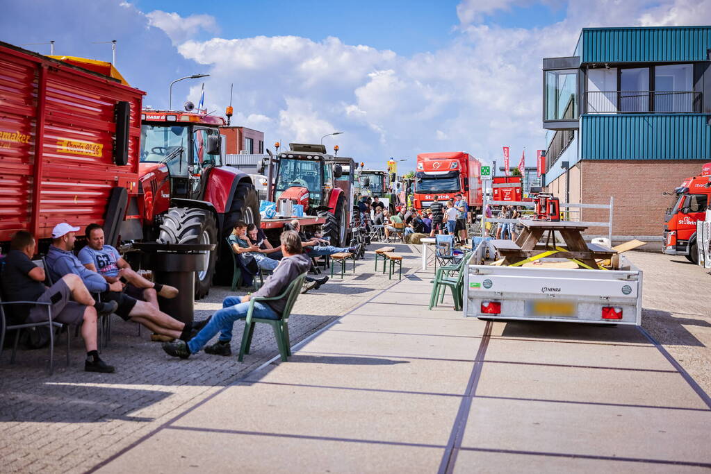 Boeren blokkeren distributiecentrum Boni