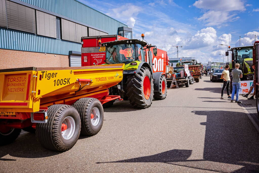 Boeren blokkeren distributiecentrum Boni