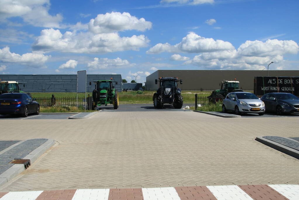 Boeren blokkade Lidl distributie centrum