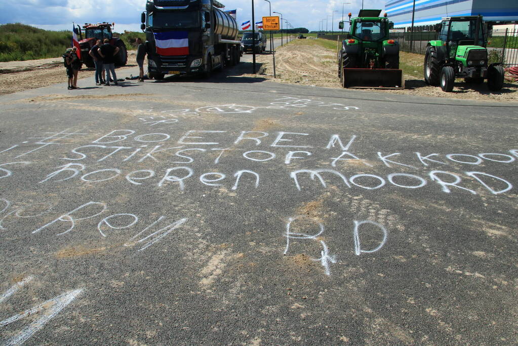 Boeren blokkade Lidl distributie centrum