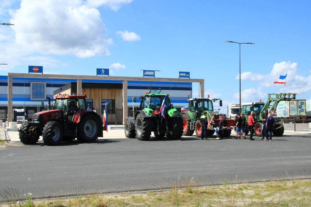 Boeren blokkade Lidl distributie centrum