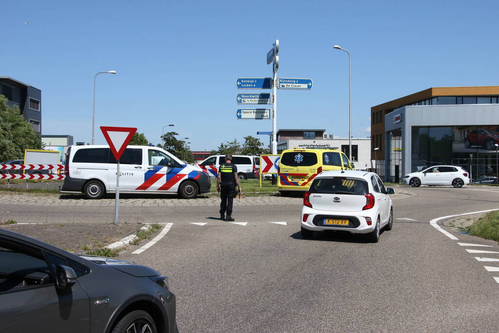 Overstekende scootmobiel aangereden door vrachtwagen