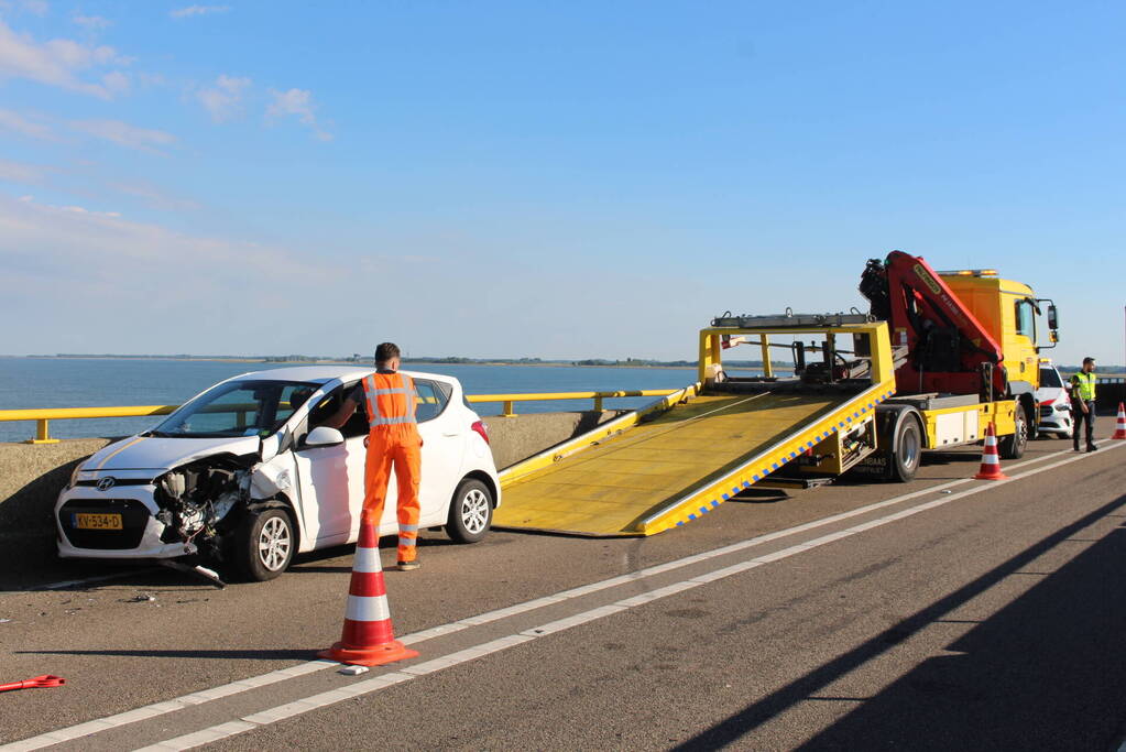 Drie auto's betrokken bij botsing Zeelandbrug