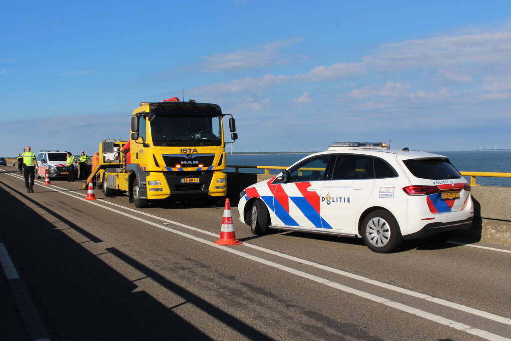Drie auto's betrokken bij botsing Zeelandbrug