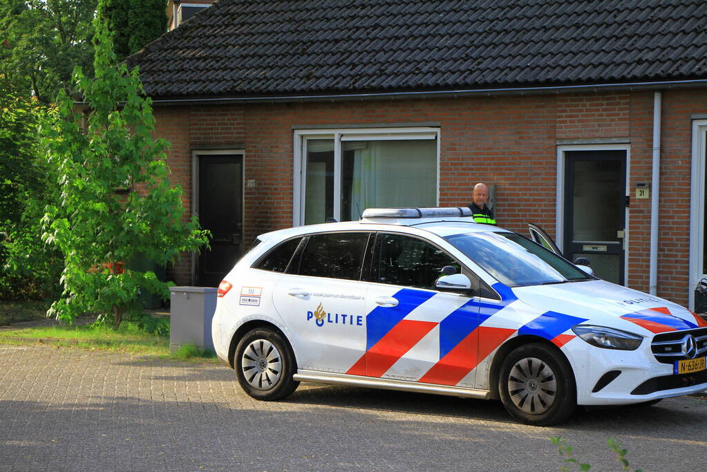 Voordeur van woning in brand