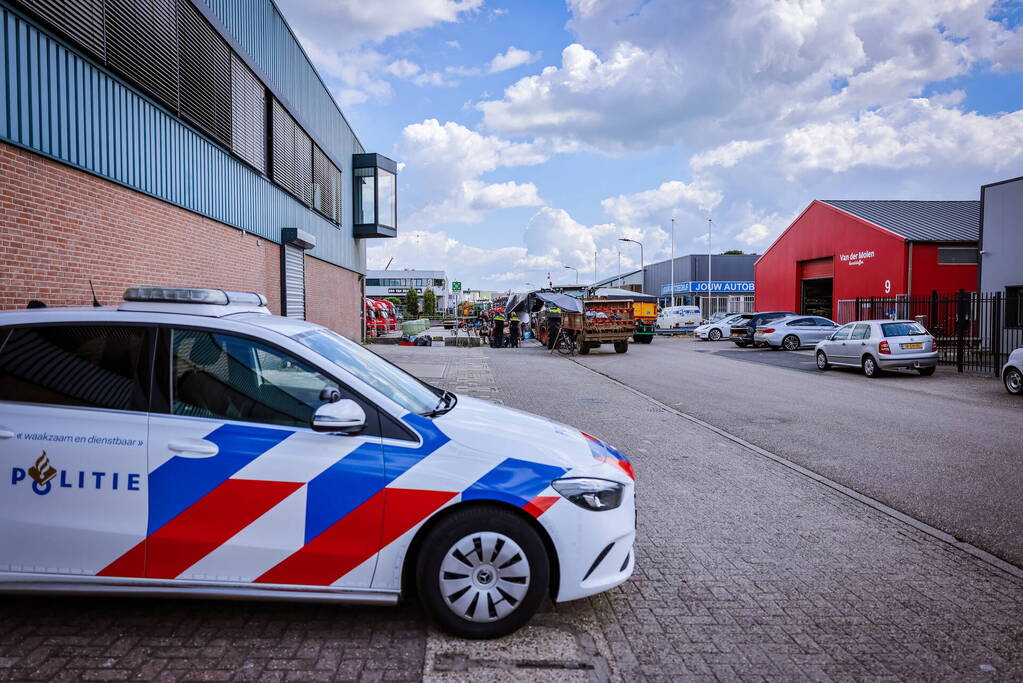Nieuwe ploeg boeren blokkeren distributiecentrum Boni