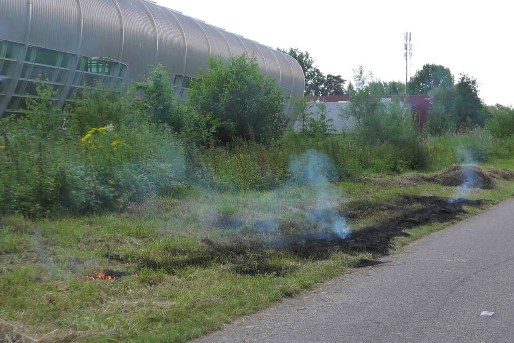 Brand in berm snel geblust