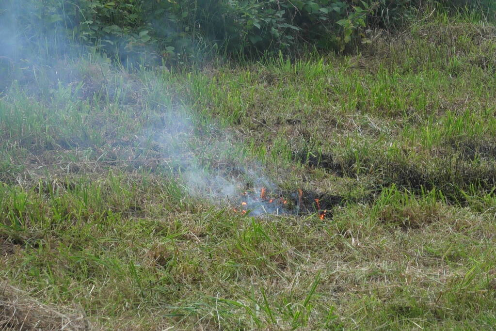 Brand in berm snel geblust