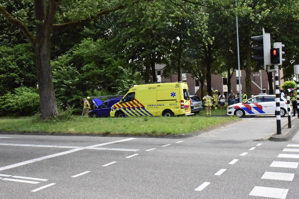 Kop-staartbotsing op kruispunt