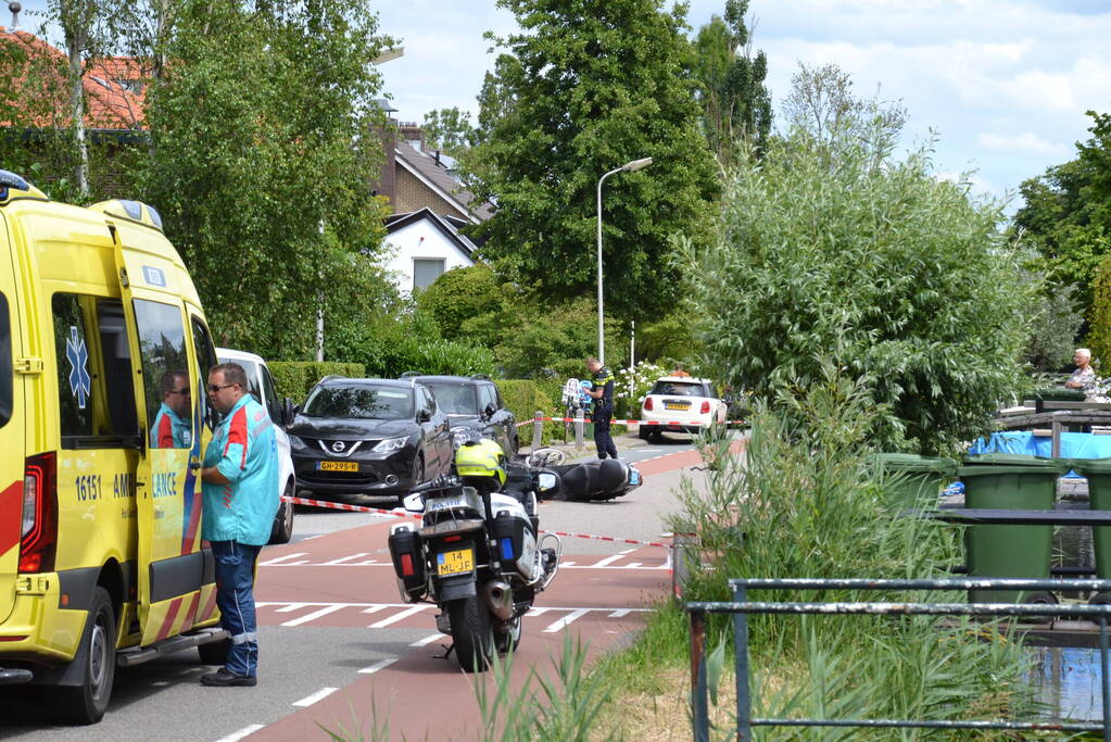 Scooterrijder en fietser gewond bij ongeval