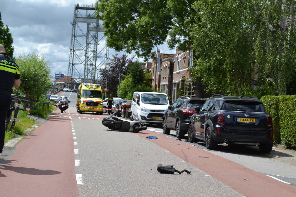 Scooterrijder en fietser gewond bij ongeval