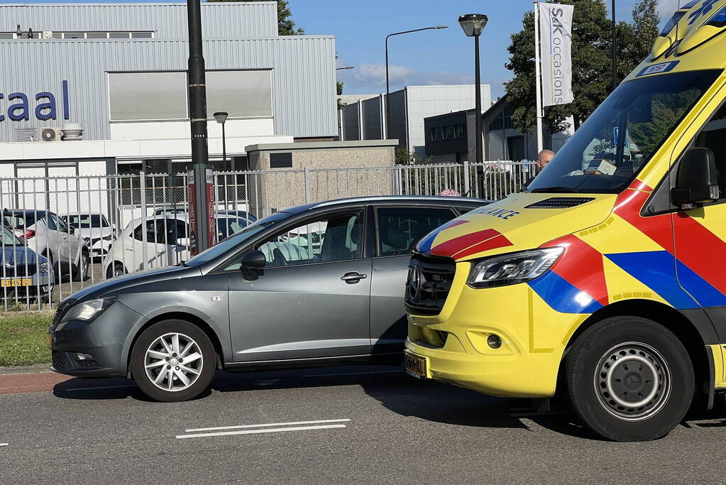 Fietser gewond bij botsing met auto