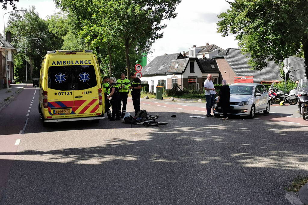 Automobilist ziet fietser over het hoofd