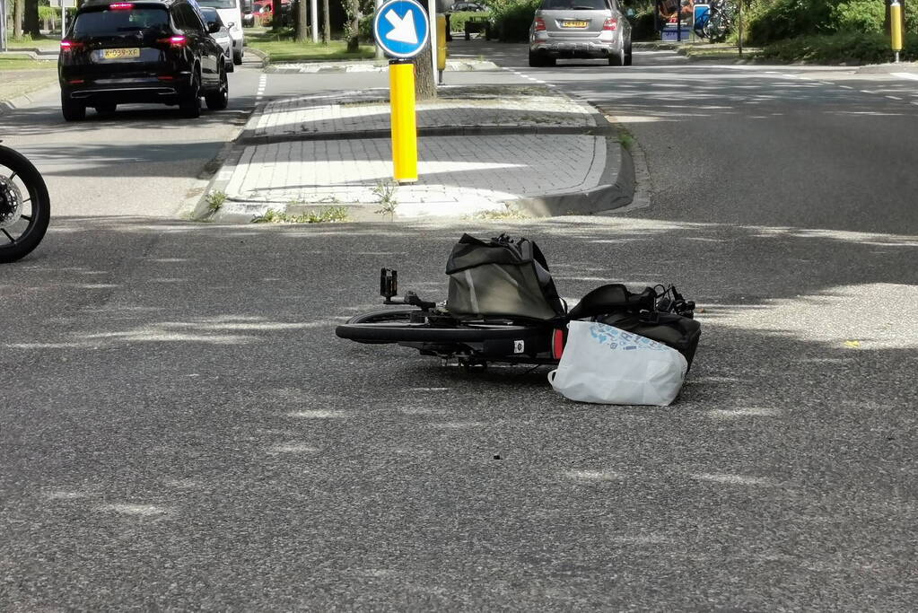 Automobilist ziet fietser over het hoofd