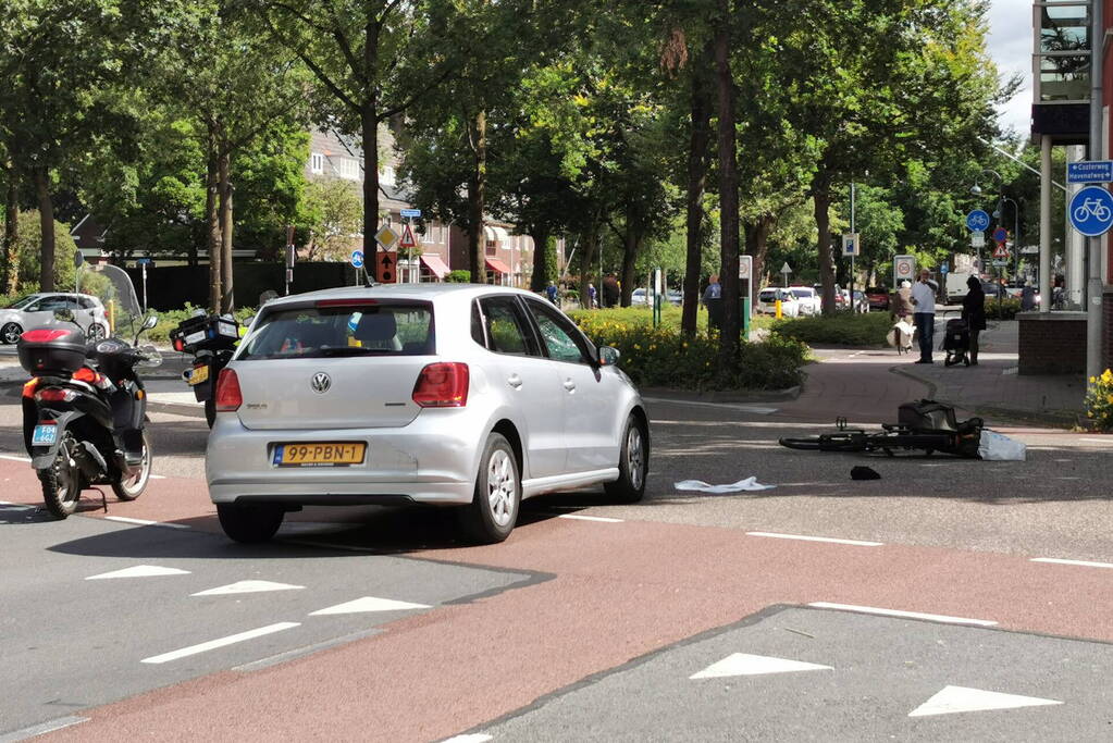 Automobilist ziet fietser over het hoofd