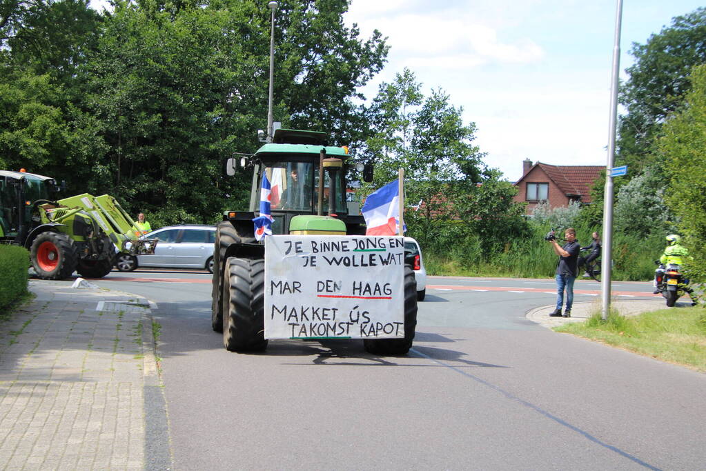 Boeren voeren actie bij cellencomplex