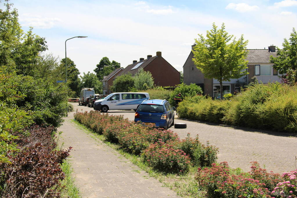 Auto slaat over de kop bij frontale aanrijding op kruising