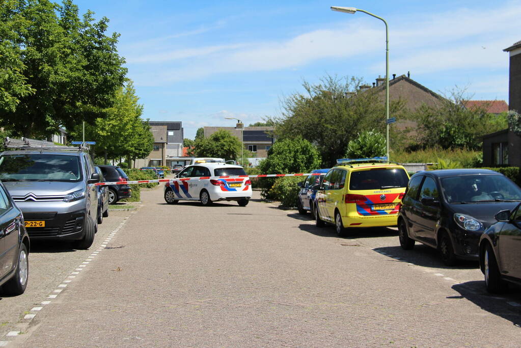 Auto slaat over de kop bij frontale aanrijding op kruising