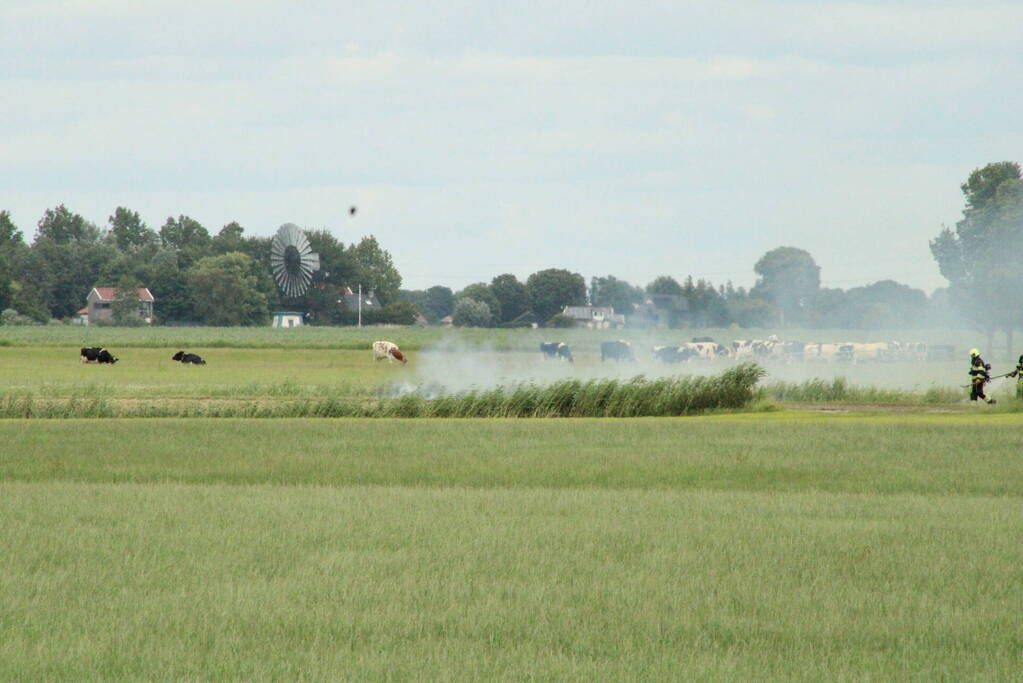 Brand langs sloot op boerenland