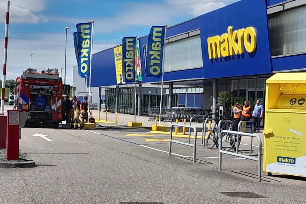 Koelkast groothandel Makro vat vlam