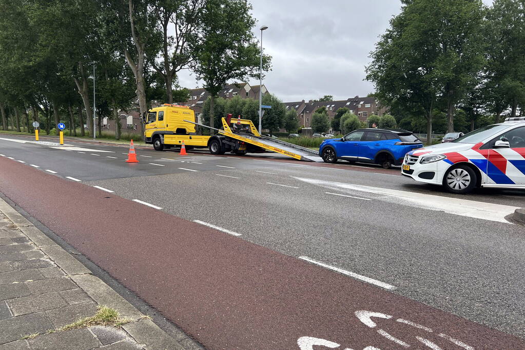 Auto verliest wiel na ongeval