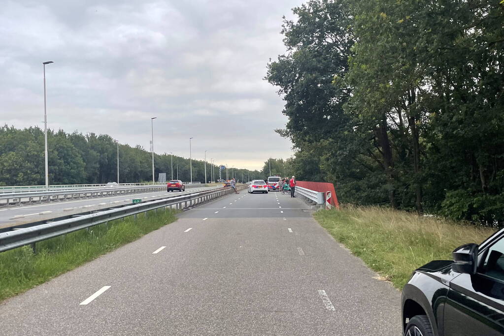 Boeren stichten brand langs doorgaande weg
