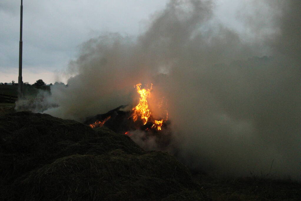 Veel rook vanwege brand in hooibalen