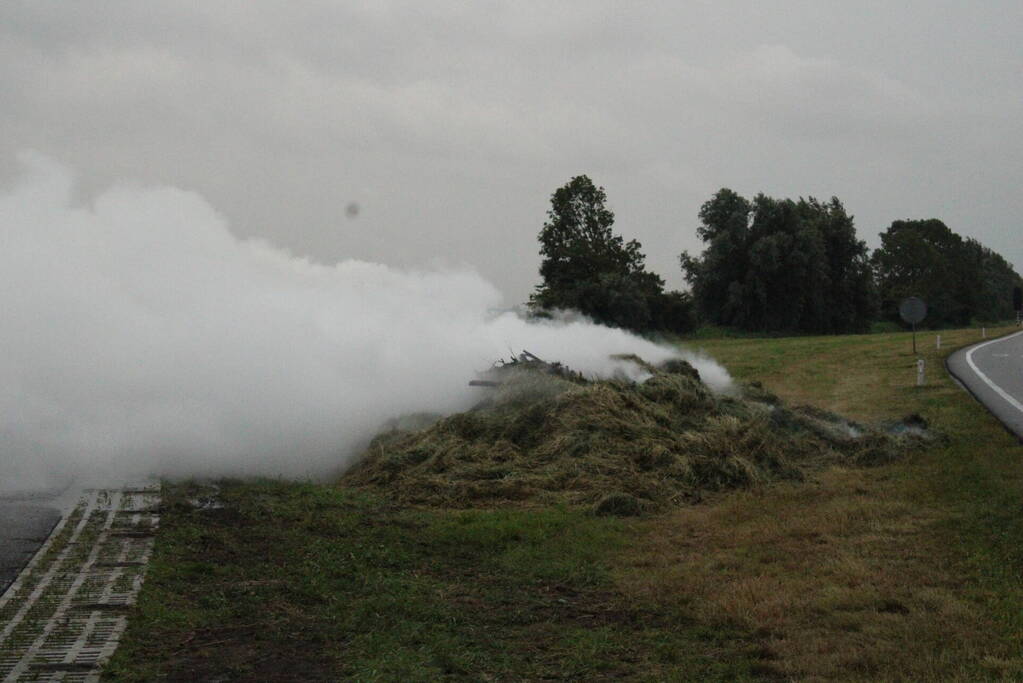 Rookontwikkeling vanwege brand in hooibalen