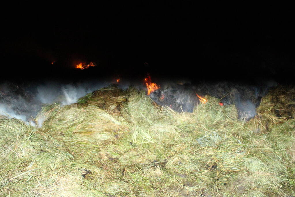 Rookontwikkeling vanwege brand in hooibalen