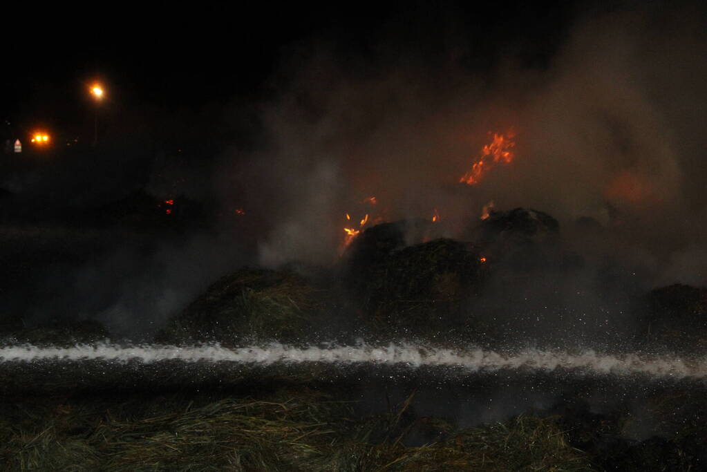 Rookontwikkeling vanwege brand in hooibalen