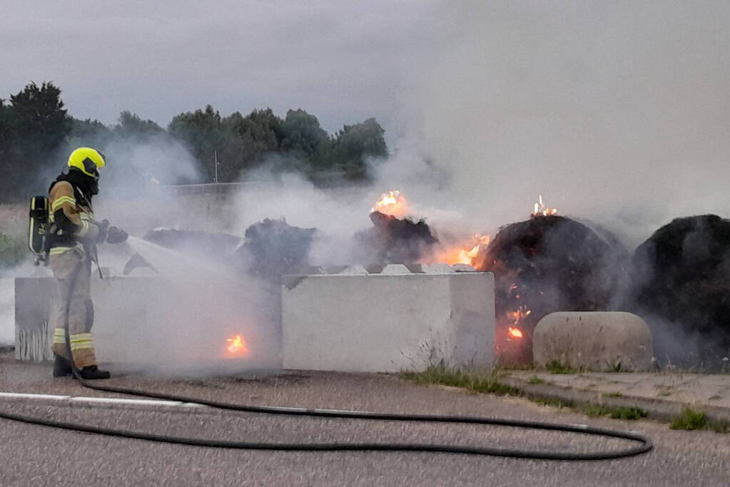 Meerdere hooibalen in brand