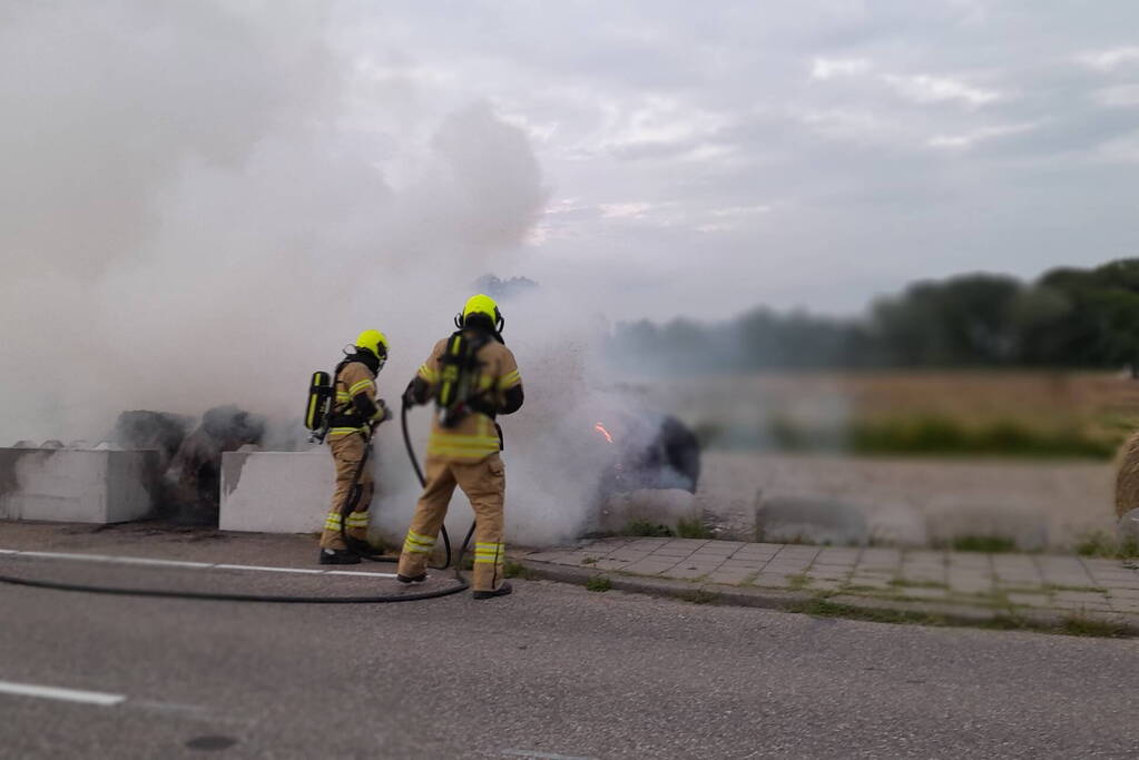 Meerdere hooibalen in brand