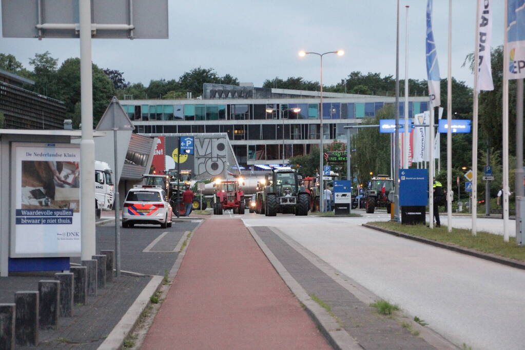 Boeren blokkeren ingang Media Park