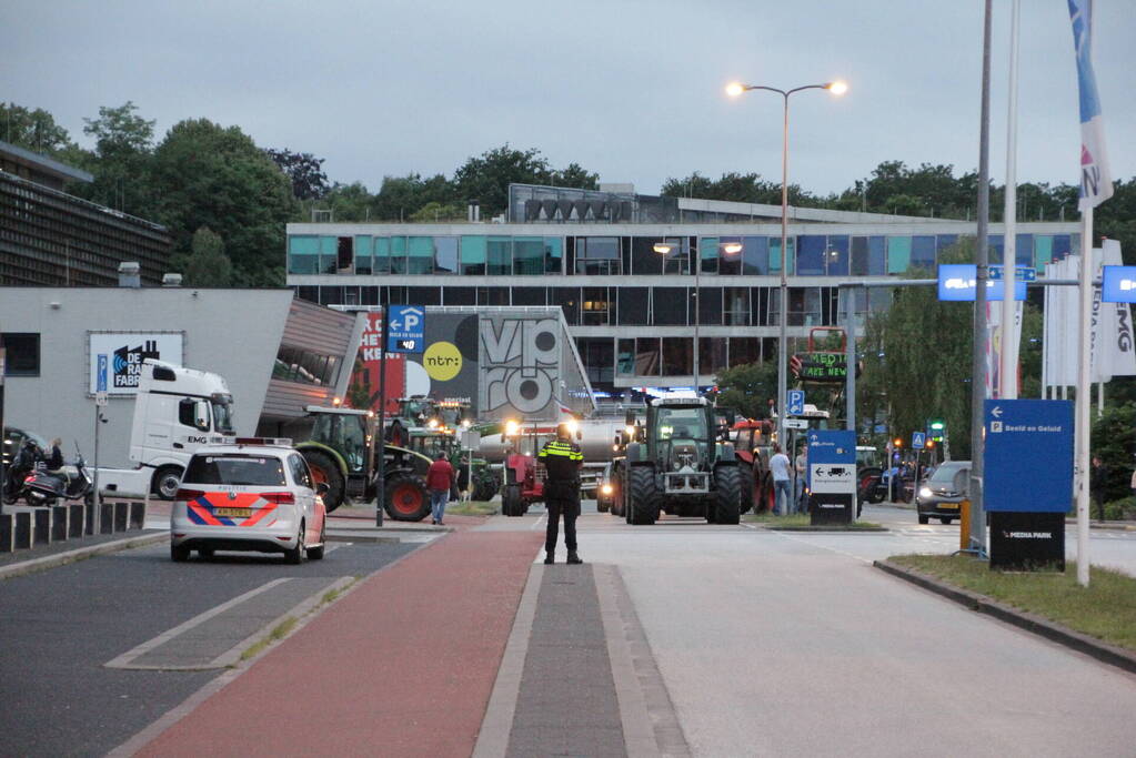 Boeren blokkeren ingang Media Park