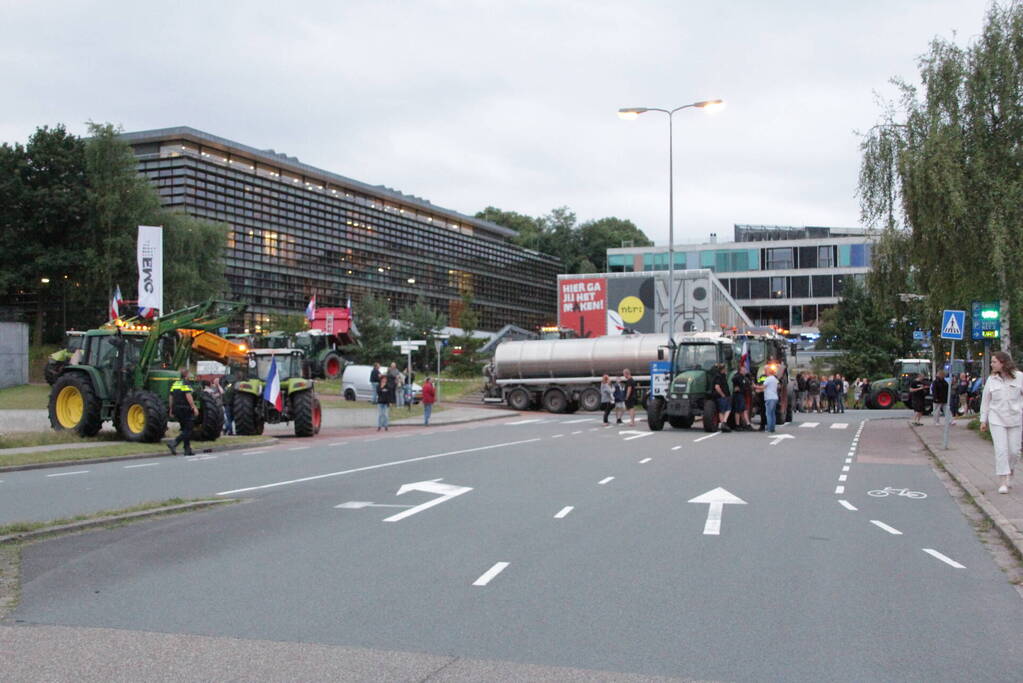Boeren blokkeren ingang Media Park