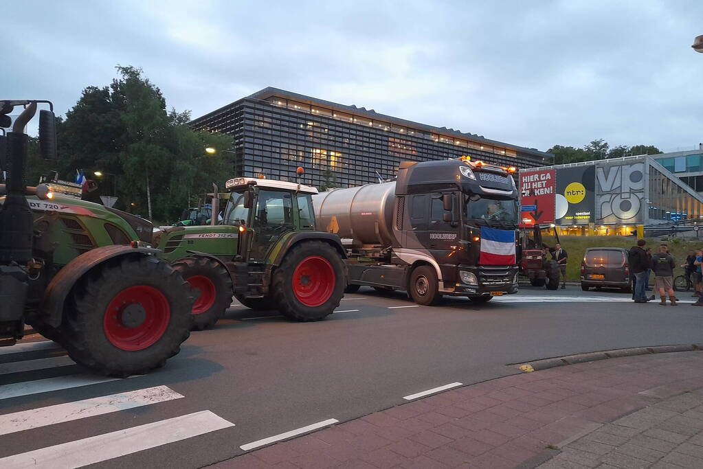 Boeren blokkeren ingang Media Park