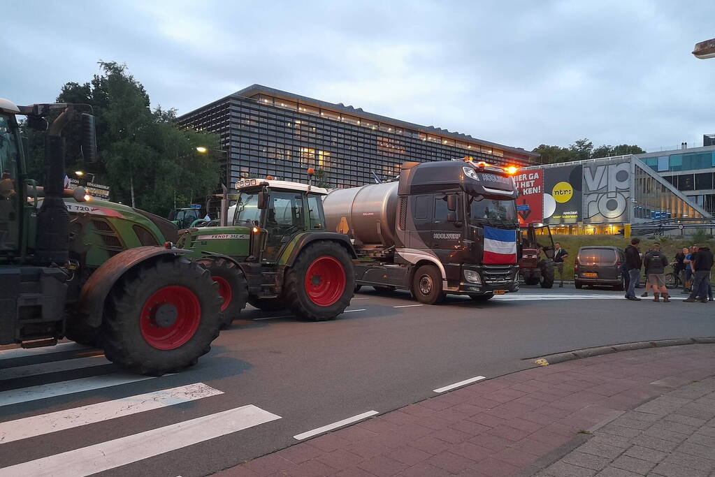 Boeren blokkeren ingang Media Park