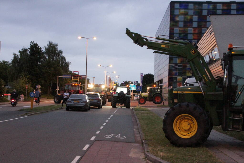 Boeren blokkeren ingang Media Park