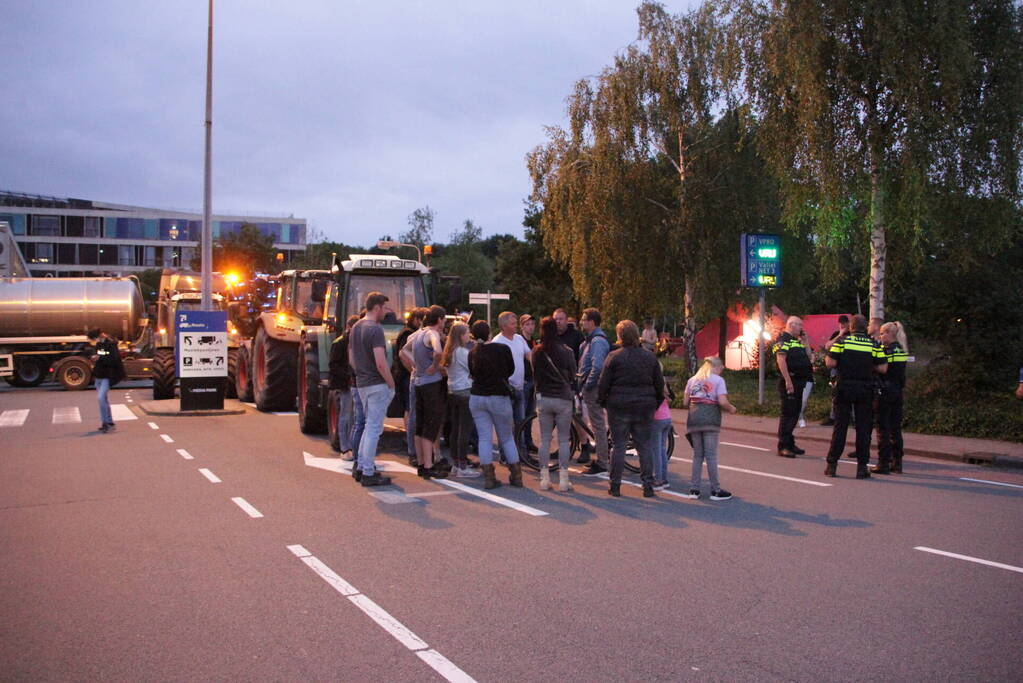 Boeren blokkeren ingang Media Park