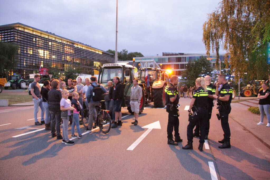 Boeren blokkeren ingang Media Park