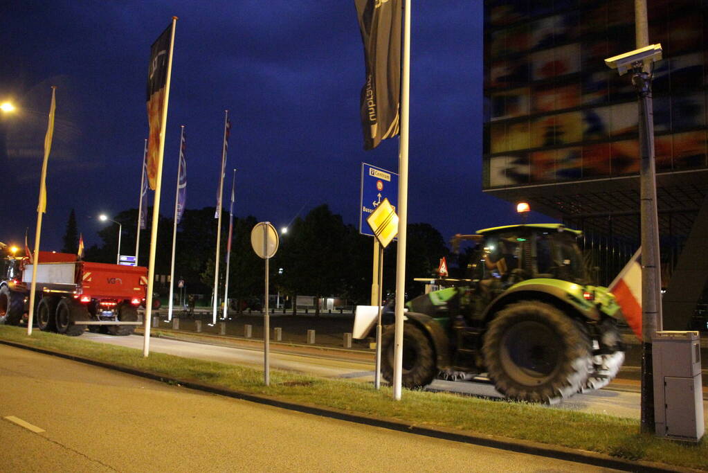 Boeren blokkeren ingang Media Park