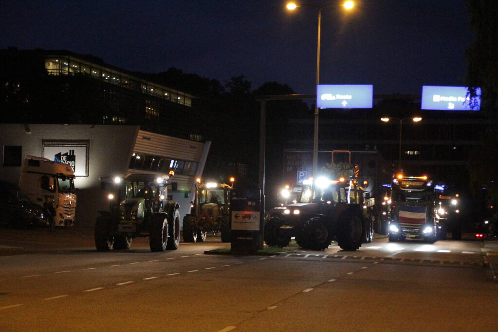 Boeren blokkeren ingang Media Park